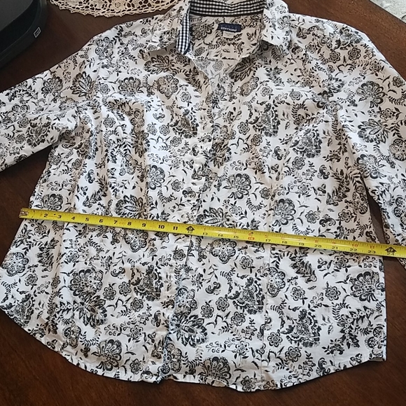 NWOT Black and white with beige button-down blouse - Picture 7 of 9